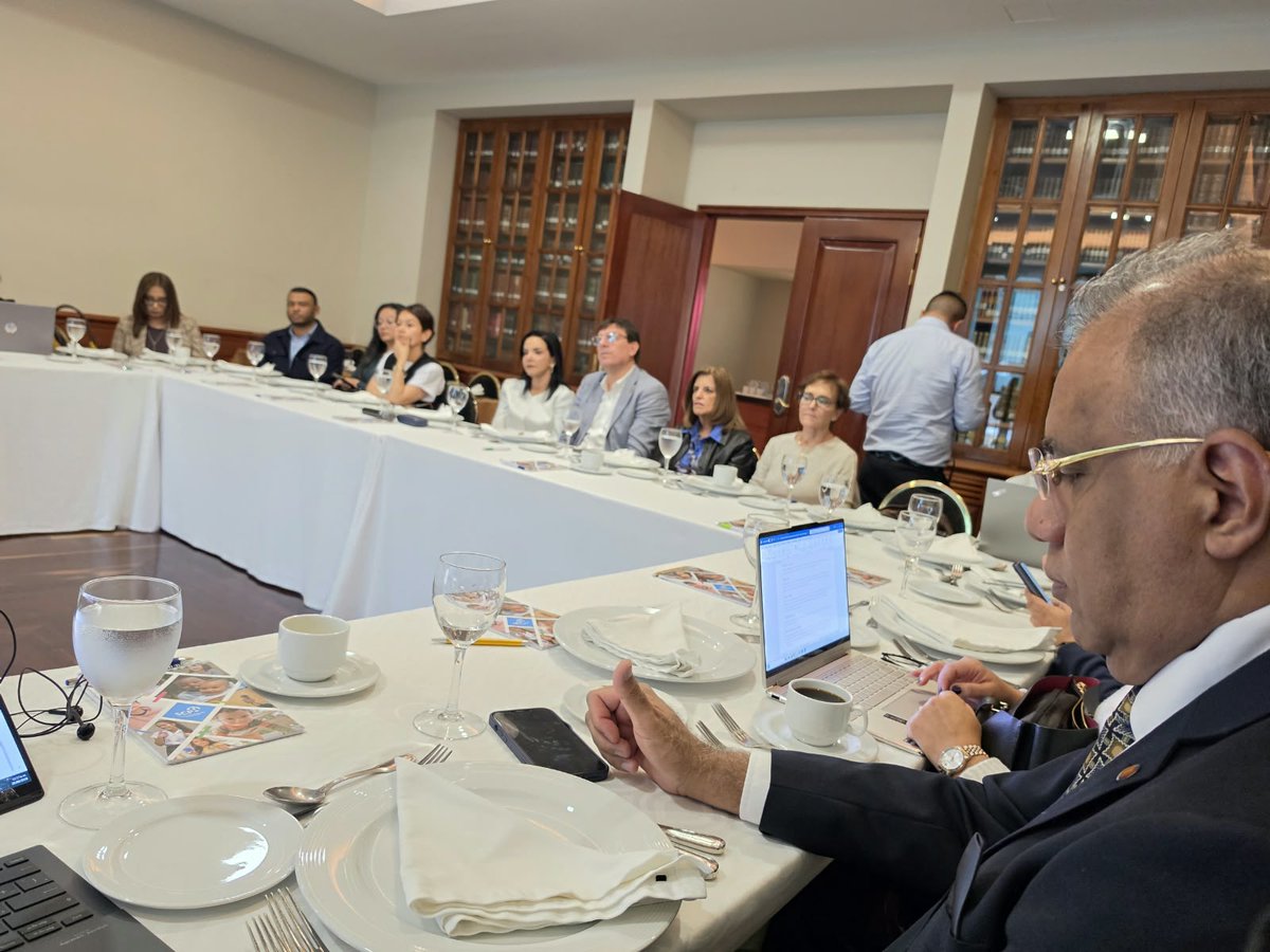 fecolsog's tweet photo. FECOLSOG presente en la reunión de la Coalición Nacional por la Vacunación a lo largo de la vida. https://t.co/hmRAmwS9yH