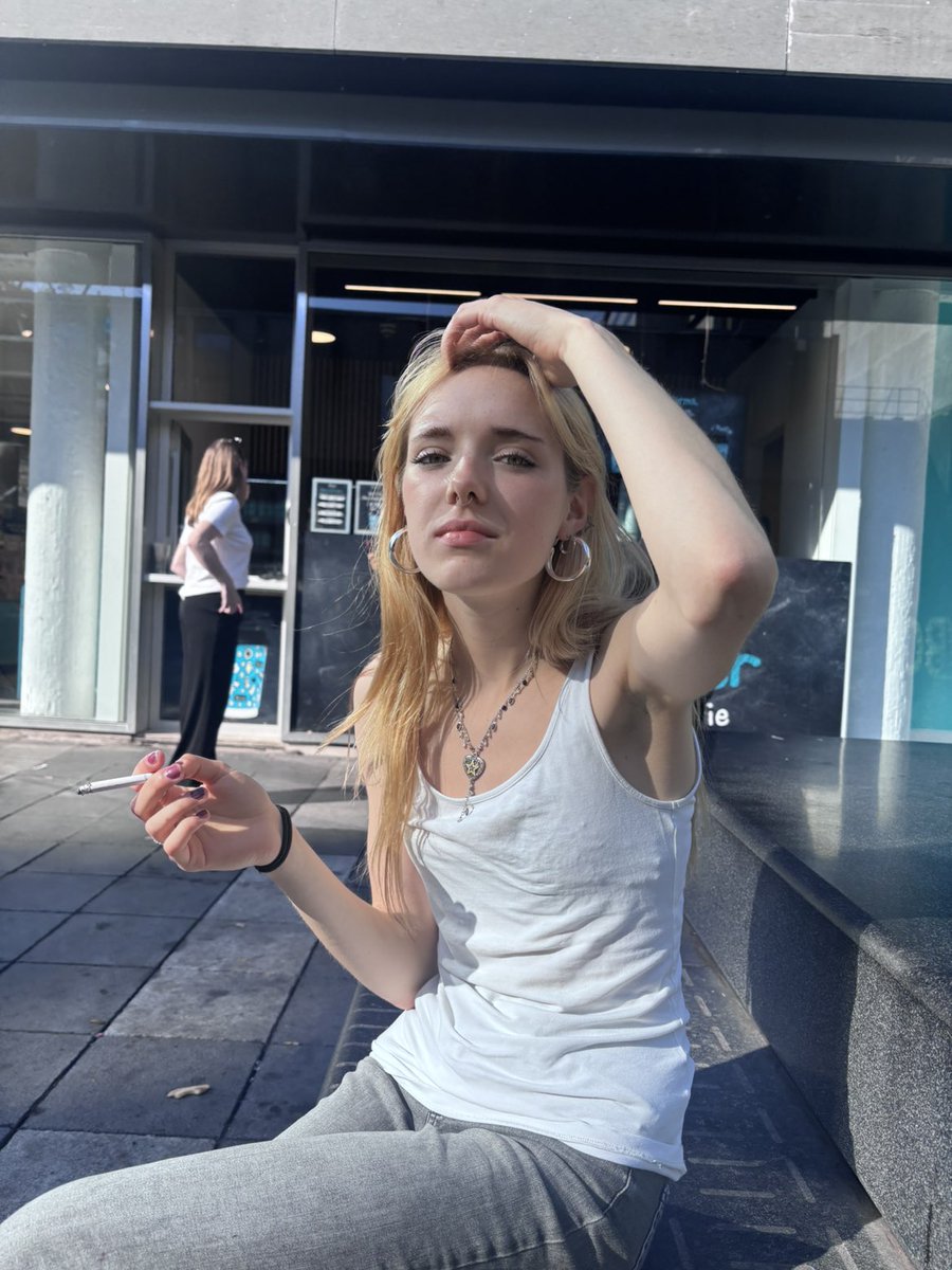 Ellarexia's tweet photo. Do I give anorexia or normal😭? https://t.co/fDmZwDbQEG