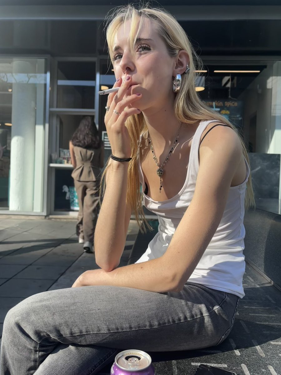 Ellarexia's tweet photo. Do I give anorexia or normal😭? https://t.co/fDmZwDbQEG