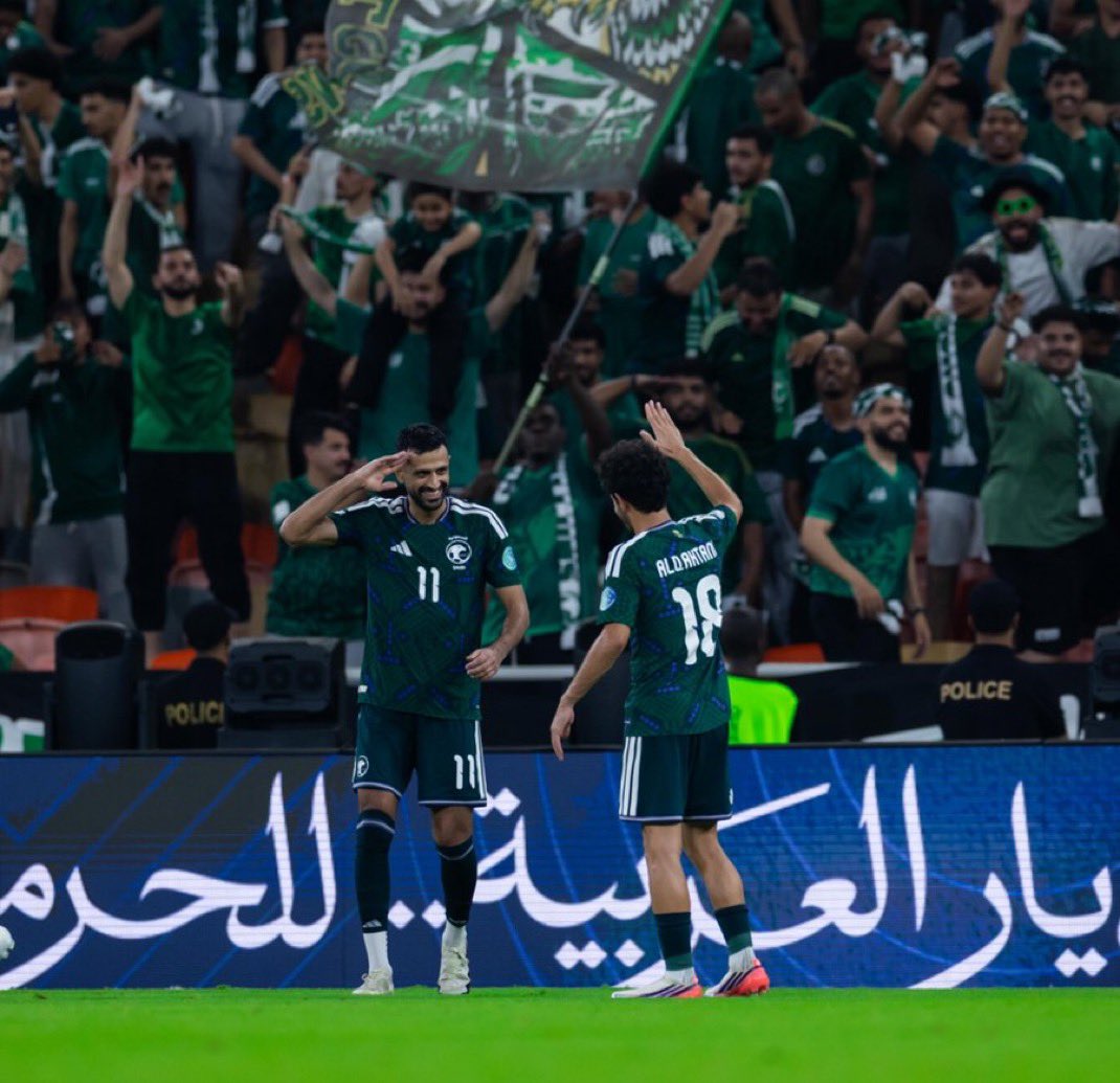 Jileenme's tweet photo. الصوره تاريخيه تاريخيه تاريخيه 😨💚💚💚💚💚 https://t.co/xT8ZdmvVxv