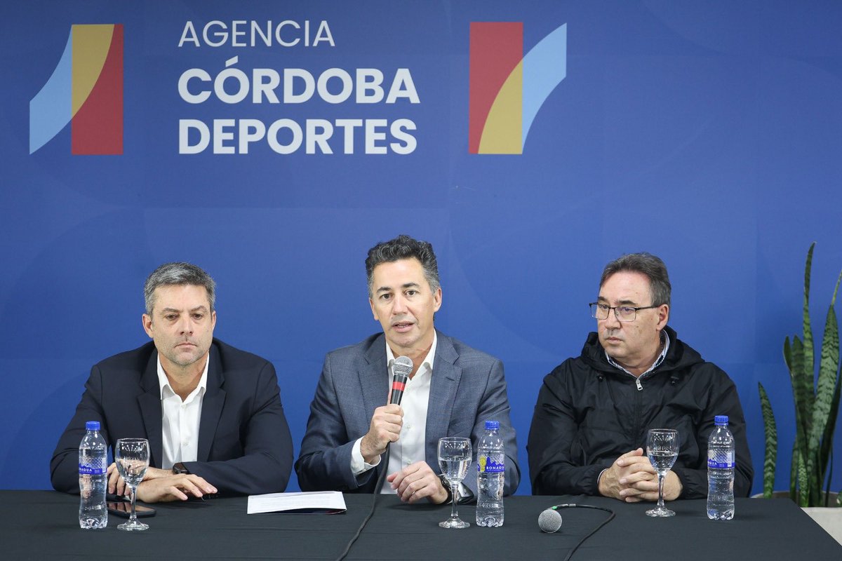 ManuelCalvoCba's tweet photo. CÓRDOBA VUELVE A RECIBIR A LA SELECCIÓN ARGENTINA Y NOS LLENA DE ORGULLO.

La llegada de la Albiceleste al #Kempes, después de más de cuatro años, es parte de una política de Estado que venimos impulsando para que #Córdoba sea sede de grandes eventos deportivos, culturales y recreativos.

Además, más de 8.000 niños y niñas de instituciones deportivas de toda la provincia podrán vivir este partido de manera gratuita, a través de una acción solidaria que gestionamos junto a la AFA ante FIFA.

Estos grandes eventos también generan movimiento para nuestra economía, fortalecen el turismo, la hotelería, la gastronomía y el esparcimiento, y proyectan a Córdoba a nivel nacional e internacional.

Seguimos trabajando para que nuestra provincia esté en lo más alto y pueda recibir cada vez más acontecimientos de esta magnitud.

#HacerParaCrecer