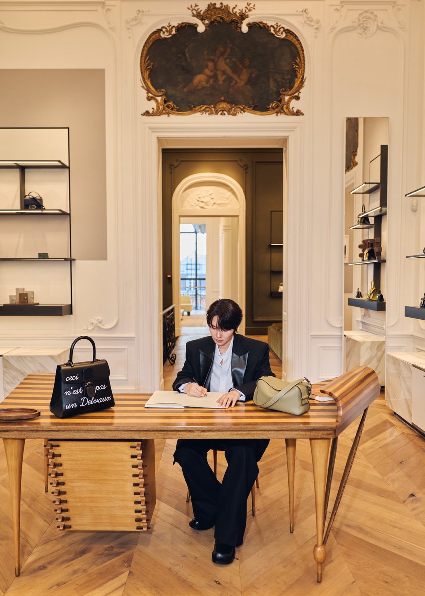 DomundiTV's tweet photo. A DELVAUX EXPERIENCE WITH NAMPING ✨

Namping @nampingnapat visits the iconic Delvaux Flagship in Brussels, taking in the Maison’s timeless elegance through its iconic creations, refined details, and distinctive spaces.

A DELVAUX MOMENT WITH NAMPING
#NampingxDelvaux
#Delvaux
#nampingster