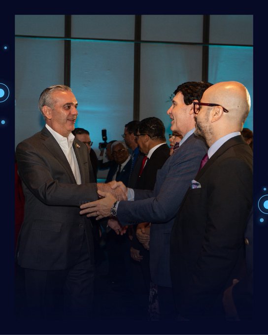 LuisOrlandoDia1's tweet photo. 🚀🇩🇴¡República Dominicana acelera hacia la Industria 5.0!

El ministro Yayo @SanzLovaton, junto al presidente @luisabinader, anunció 15,000 becas gratuitas para formar talento dominicano en habilidades digitales vinculadas con las nuevas demandas de la producción y la economía global. 

A través de Talent Up, iniciativa del BID en alianza con Google Cloud y Cisco Networking Academy, el país apuesta por más tecnología, conocimiento, productividad y empleos de mayor valor agregado. El MICM asumirá la secretaría técnica para articular al Gobierno, las empresas, los gremios y las academias. 

💻 Talento digital
🤖 Inteligencia artificial
🏭 Industria avanzada
🌎 Competitividad global

El futuro no se espera, se construye preparando a nuestra gente. República Dominicana tiene talento y ahora amplía las oportunidades para convertirlo en su principal ventaja competitiva. 🔥 @MIC_RD @Adozona_rd @el_BID @PresidenciaRD 
#MICM #ZFZO2026 #TalentUpRD #ZonasFrancasRD #IndustriaDelFuturo #Industria50 #GobiernoRD #LuisAbinader #YayoSanzLovaton #BID #GoogleCloud #CiscoNetworkingAcademy #TransformacionDigital #TalentoDigital #ZonasFrancas #Innovacion #Empleo #RepublicaDominicana
...
Ministro Yayo Sanz Lovatón anuncia 15 mil becas para la formación de talentos de cara a la industria 5.0 https://t.co/vmCcgsWp97 a través de @Guecin #GuasábaraEditor