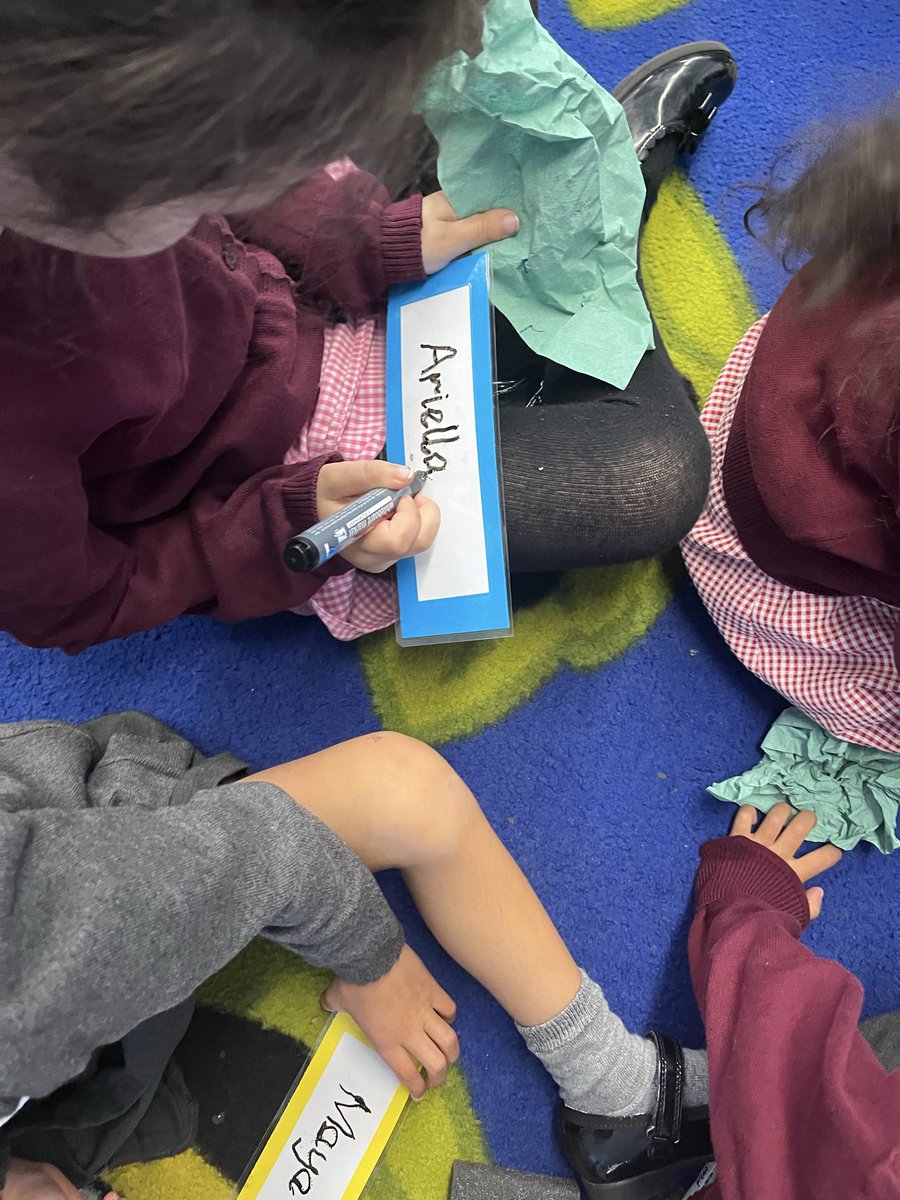 ReceptionBh's tweet photo. Developing our fine motor whilst practising our name writing. @busheyheathjm #busheyheathPD https://t.co/BP5XnjMbCz