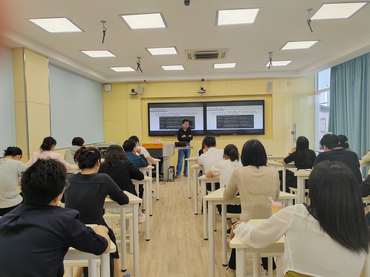Janessaus0a's tweet photo. Hoy impartí un taller práctico sobre técnicas de comunicación efectiva para profesionales, con más de 50 asistentes muy participativos. Aprendimos juntos herramientas útiles para el día a día laboral! https://t.co/cWw0C9IreA