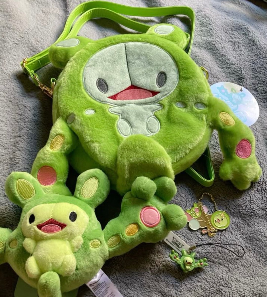 Inkstersvials's tweet photo. how    pinterest   sees   me  !

★ character 
☆ plushie
★ nails
☆ drink https://t.co/9DgEkZKWD0