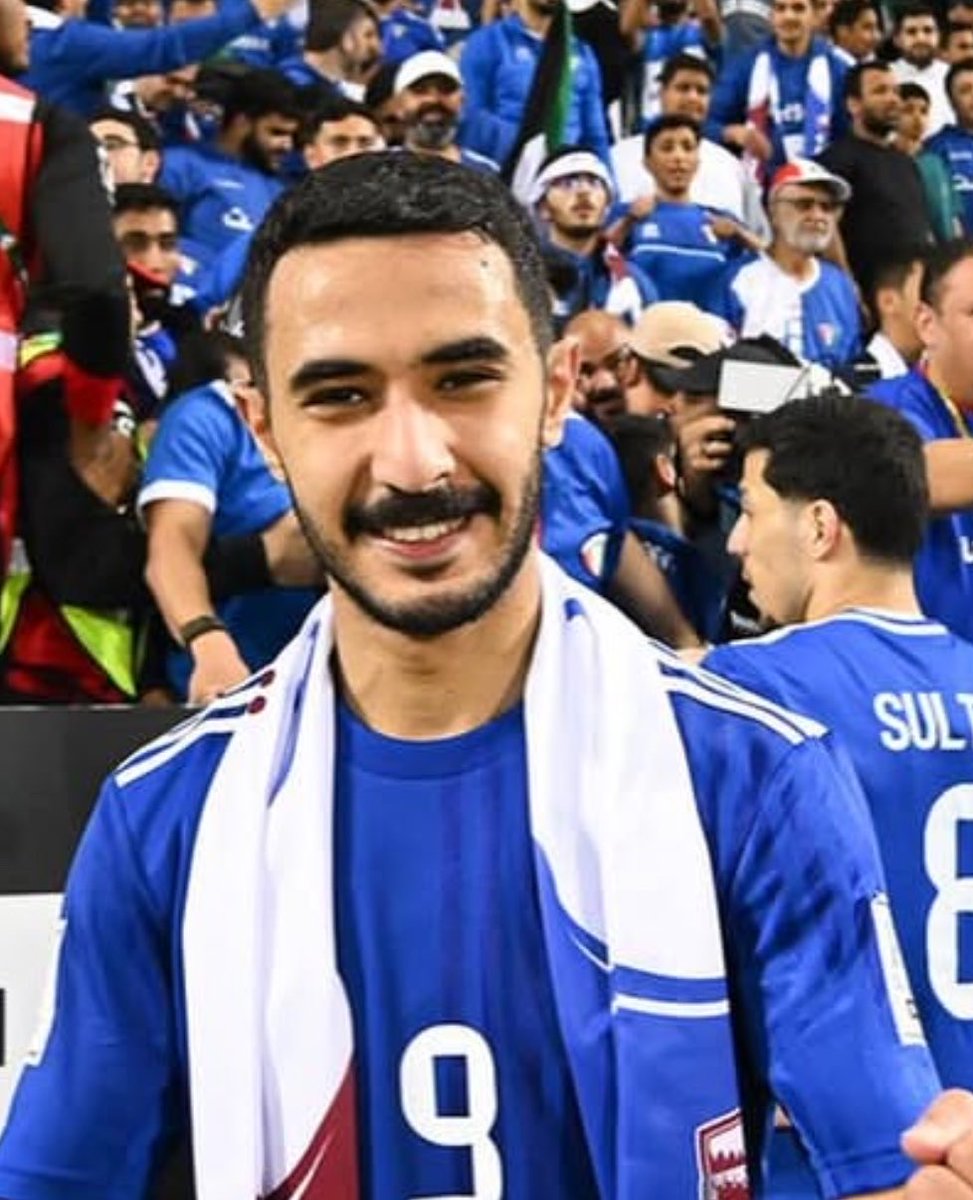 al_kw800's tweet photo. الشبه 🔥 بين السمو الملكي خالد بن سلمان ولاعب المنتخب الكويتي ناصر فالح https://t.co/kgFnE9Jq9g
