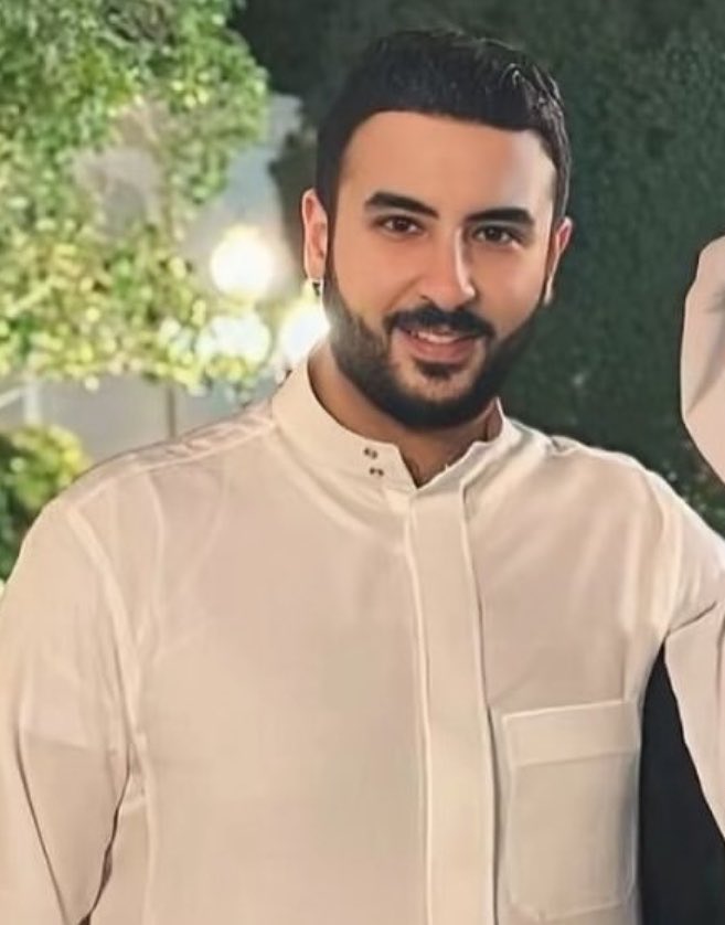 al_kw800's tweet photo. الشبه 🔥 بين السمو الملكي خالد بن سلمان ولاعب المنتخب الكويتي ناصر فالح https://t.co/kgFnE9Jq9g
