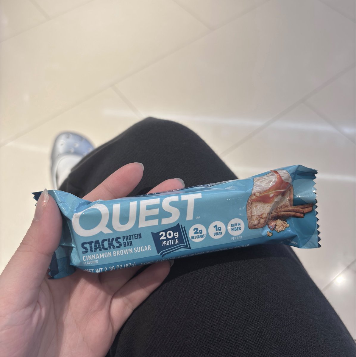 octopusdevilboy's tweet photo. today i tried a quest bar for the very first time it is yummy https://t.co/USm61QI568