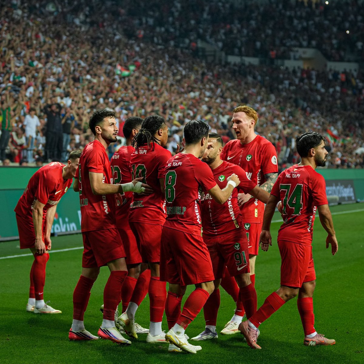 bpthaber's tweet photo. Amedspor’a PFDK tarafından 2.540.000 TL ceza kesildi.

Gerekçeler:
— Usulsüz seyirci alımı
— Sahada yaşanan olaylar
— Sulama sisteminin çalıştırılması suretiyle maçı durdurma
— Talimatlara aykırı hareket
— Merdiven boşluklarının boş bırakılmaması
— Takım halinde sportmenliğe aykırı hareketler