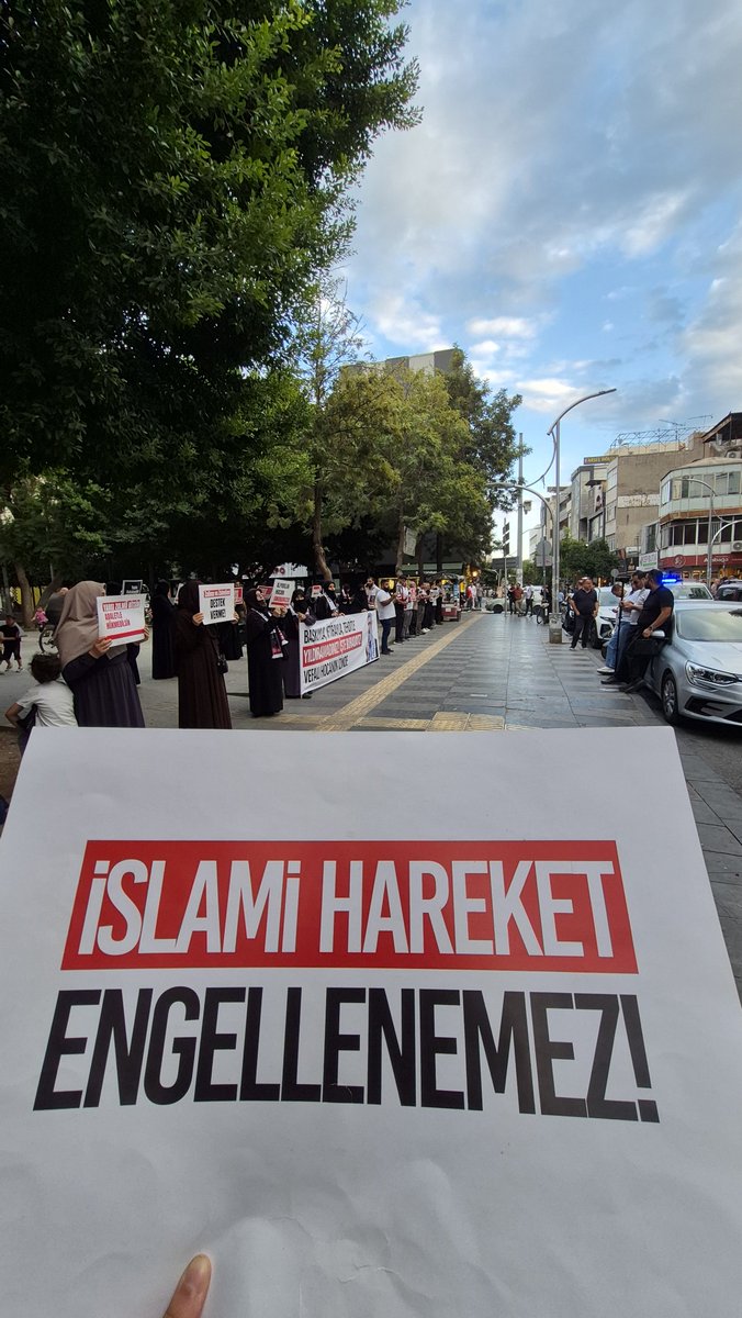 furkanhmersin's tweet photo. Zulümle İftiralar Furkana Vermez Zarar!

Adalet bekleyişimiz Mersin halkının yoğun ilgisiyle gerçekleşti.

#AlparslanHocayaÖzgürlük
#FurkanaSistematikZulüm https://t.co/UaiEQSkCR0
