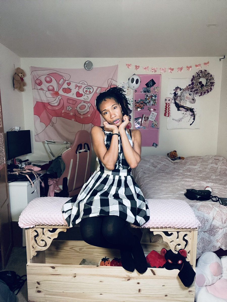 strawberryknz's tweet photo. Feeling cute, might bite you later idk 🦇 https://t.co/6roerCJkg7