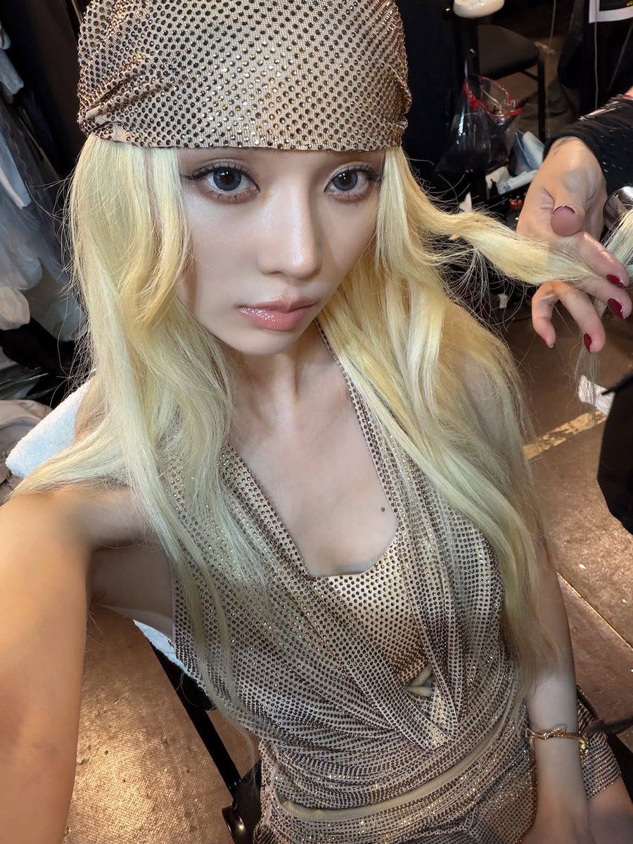 PopEmpirex's tweet photo. Wishing aespa's Winter a quick recovery hopefully we see her back on stage soon 🤍 https://t.co/GsxeZ4sh0m