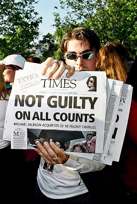 dogforcesnoop1's tweet photo. @forrestgumpIQ @bluuplanet @Lotte69Blauw @Golshi67 @StefanMolyneux #MJInnocent https://t.co/0gYJ5lHRPb