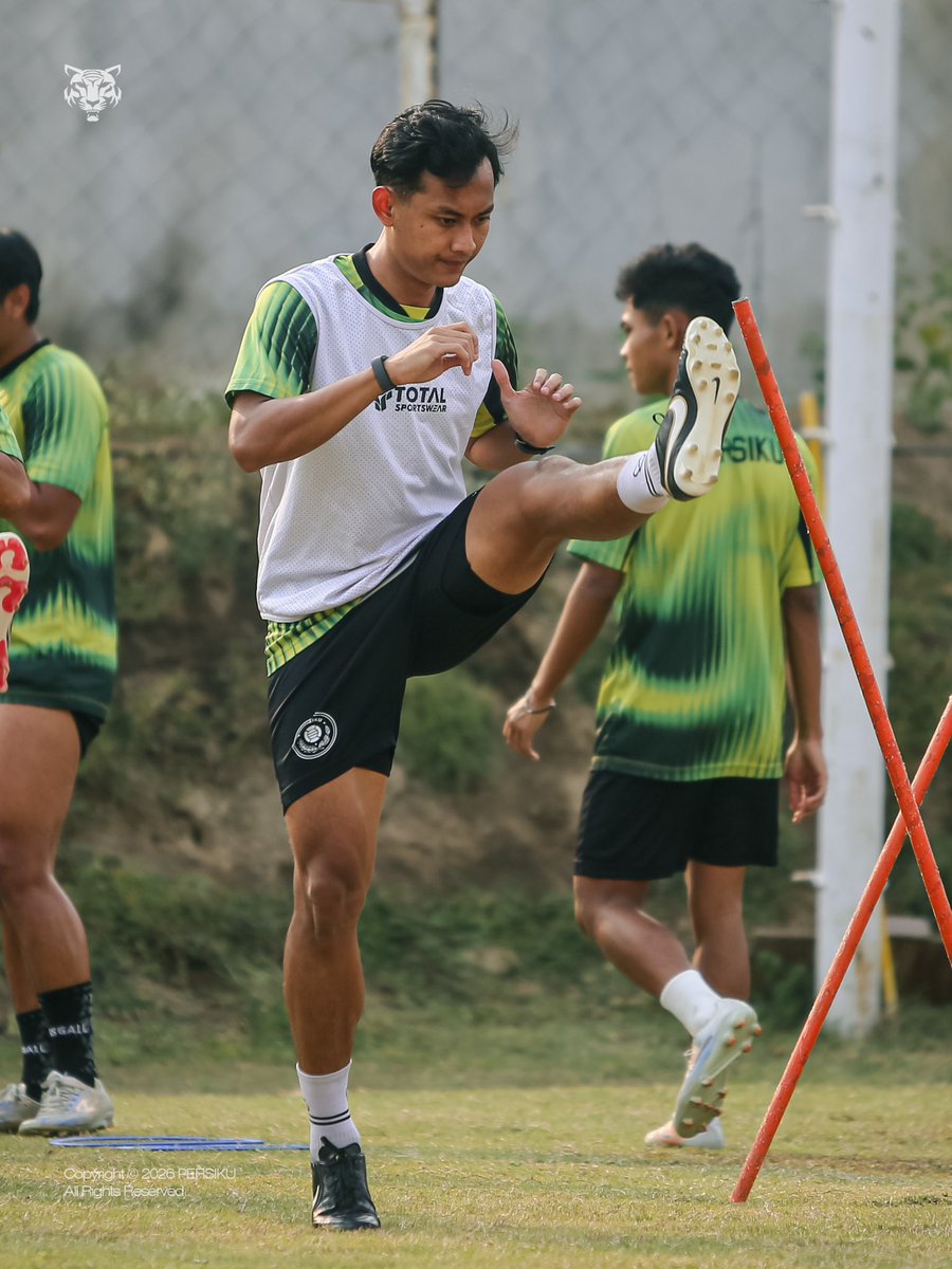 PersikuOfficial's tweet photo. 𝐅𝐨𝐜𝐮𝐬, 𝐢𝐧𝐜𝐫𝐞𝐚𝐬𝐞 𝐢𝐧��𝐞𝐧𝐬𝐢𝐭𝐲 ✊🏼✊🏼

#PersikuKudus
#COYMT https://t.co/Etxs7cwLcs