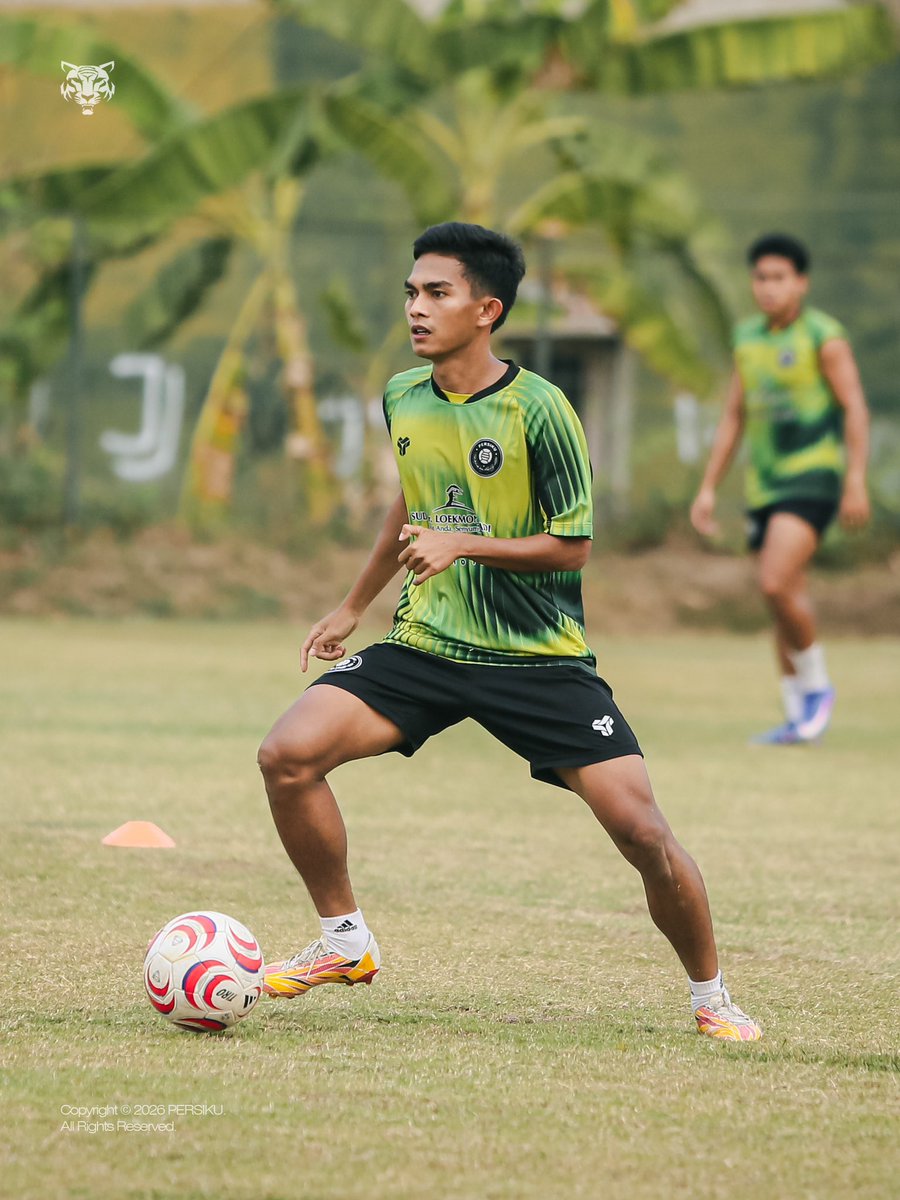PersikuOfficial's tweet photo. 𝐅𝐨𝐜𝐮𝐬, 𝐢𝐧𝐜𝐫𝐞𝐚𝐬𝐞 𝐢𝐧��𝐞𝐧𝐬𝐢𝐭𝐲 ✊🏼✊🏼

#PersikuKudus
#COYMT https://t.co/Etxs7cwLcs
