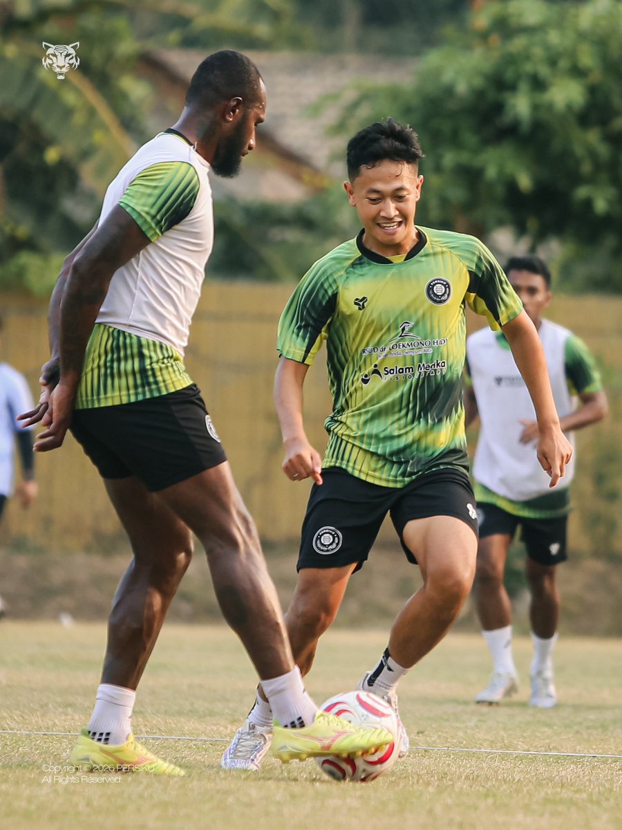 PersikuOfficial's tweet photo. 𝐅𝐨𝐜𝐮𝐬, 𝐢𝐧𝐜𝐫𝐞𝐚𝐬𝐞 𝐢𝐧��𝐞𝐧𝐬𝐢𝐭𝐲 ✊🏼✊🏼

#PersikuKudus
#COYMT https://t.co/Etxs7cwLcs