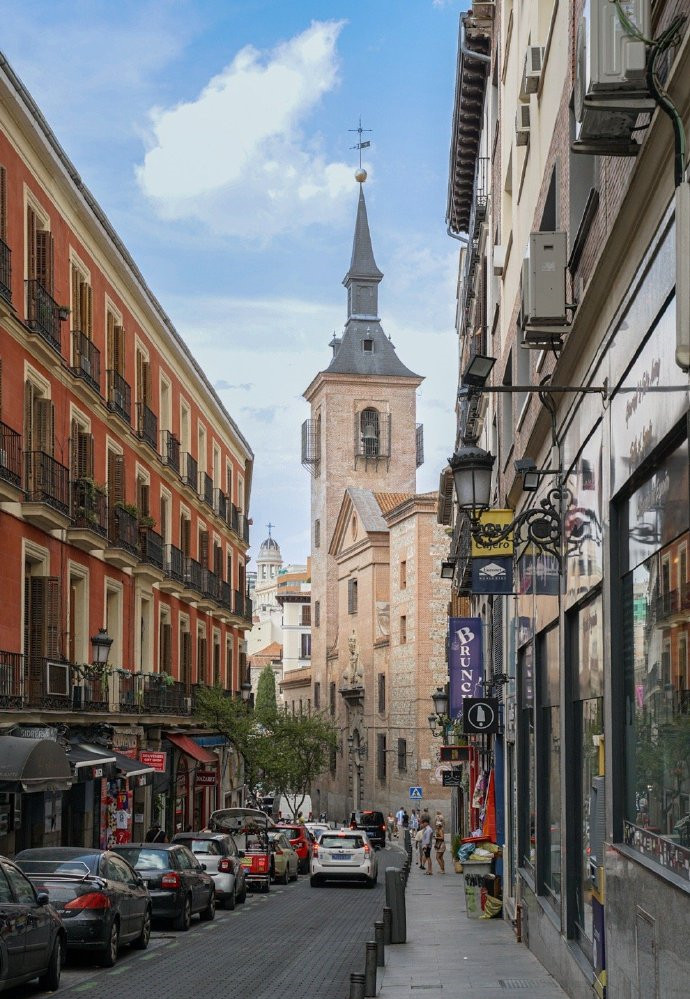 EllsworthRjaa's tweet photo. Hoy exploré la Plaza Mayor de Madrid, tomé café con un aroma delicioso y caminé por las calles pintorescas.  #ViajePorEspaa， https://t.co/uFxFLD0dRT