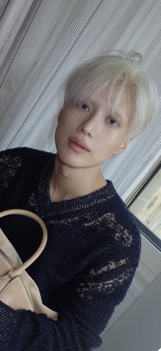 taemnito's tweet photo. he’s loving the white mascara 🤤 https://t.co/PVxvYokO4H