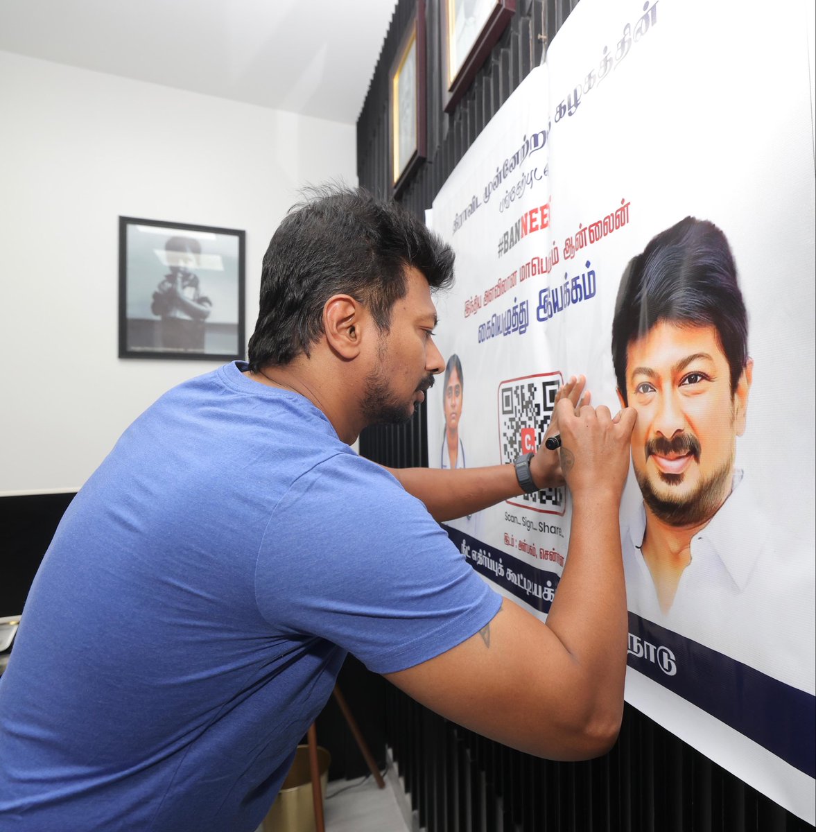 Udhaystalin's tweet photo. நீட் ஒழிப்புப் போராளி தங்கை அனிதாவின் சகோதரர் மணி ரத்னம் அவர்களின் ஏற்பாட்டில், நீட் ஒழிப்பு கூட்டியக்கம் முன்னெடுக்கும் நாடு தழுவிய அளவிலான கையெழுத்து இயக்கத்தில் பங்கேற்று நீட் ஒழிப்புக்கு ஆதரவாக கையொப்பமிட்டோம்.

தங்கை அனிதாவின் தியாகத்தால் தமிழ்நாட்டில் இருந்து புறப்பட்ட நீட் ஒழிப்புக் குரல் இன்று நாடு முழுவதும் பரவியுள்ளது.

நீட் தேர்வில் மட்டுமல்ல - நீட் தேர்வே ஒரு மோசடி என்பதை நாடெங்கும் கொண்டு சேர்த்து, அநீதியான நீட் தேர்வுக்கு முடிவுகட்ட இந்த கையெழுத்து இயக்கம் துணை நிற்கட்டும்!

#BanNEET