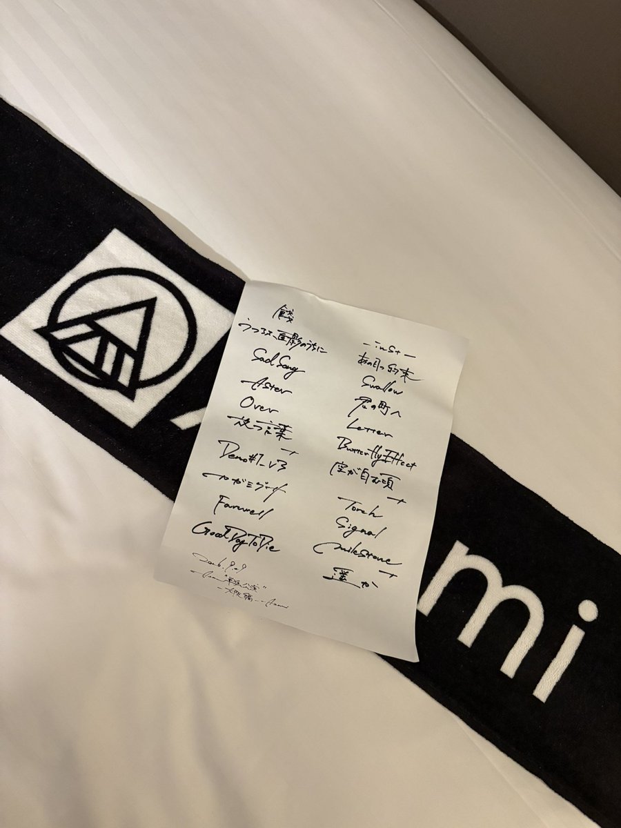 bitawannami2508's tweet photo. ダメだ。今夜のﾗｲﾌﾞ一曲目から時を戻したい。とんでもなくカッコ良いバンドすよ
動悸が止まりません助けてくれ!!!

#Azami #単独公演大阪編 https://t.co/6BcE9Syser