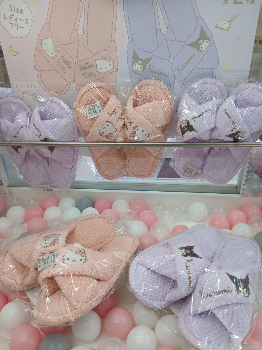 pin_pan_simo's tweet photo. 【景品入荷情報】

・ポケットモンスターめちゃもふぐっとほっこりいやされぬいぐるみ~ミミッキュ~

・ハローキティクロミふわふわスリッパ

・こびとづかんみまモフマスコット

入荷しました！

#ポケモン　#ハローキティ　#クロミ
#こびとづかん　#ピンパン下妻 https://t.co/DiniP6uQ6Y