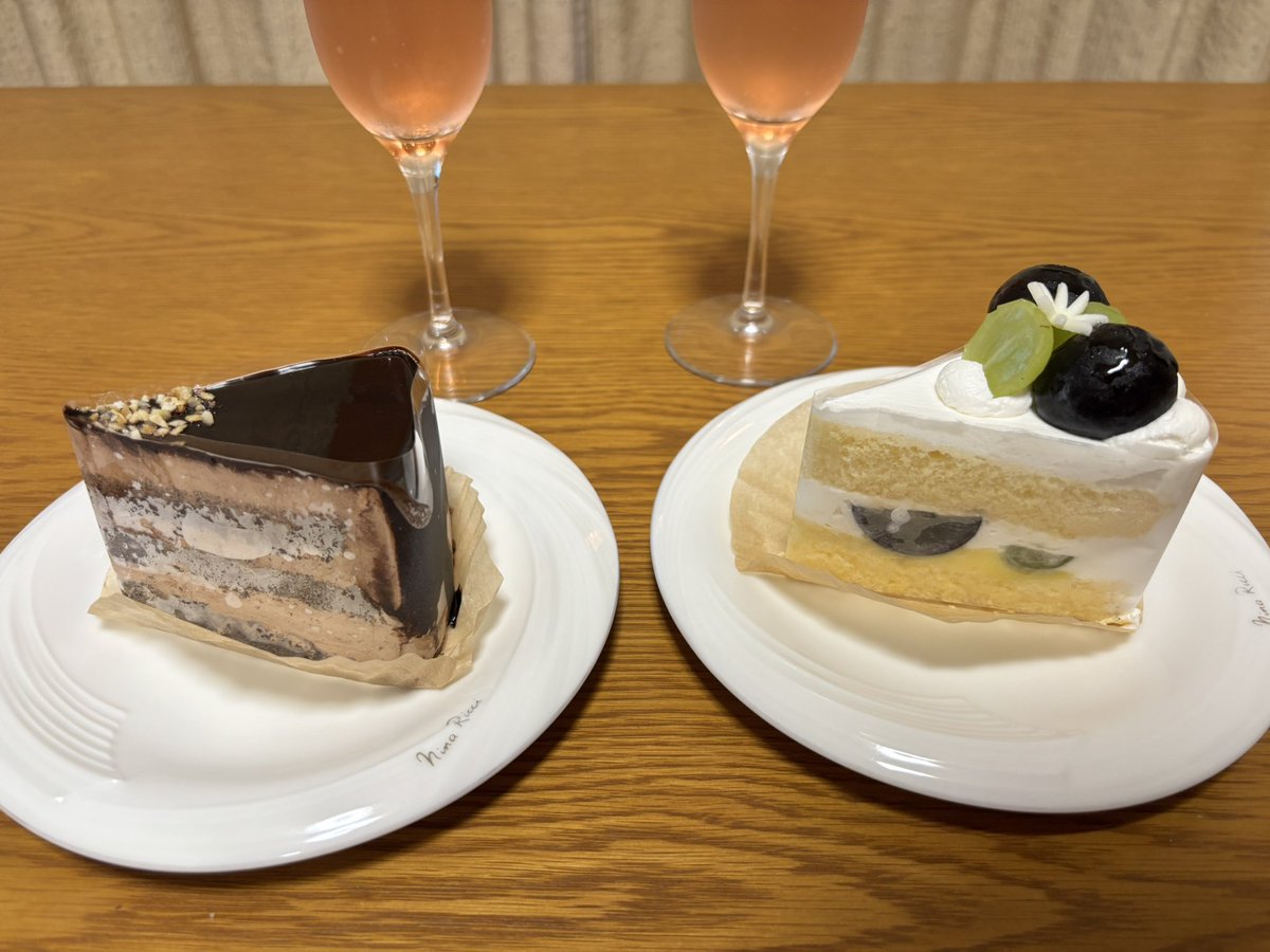 h_analogqueen's tweet photo. 今日はとても幸せな1日でした✨️いいねやメッセージありがとうございました🙇‍♀️
母が旅立った年齢に追いついてから初めての誕生日はなんだか感慨深かったです。母の分までこれからも後悔しないように日々楽しく過ごしていけたらと思います😊 https://t.co/9oVDmKDeHL