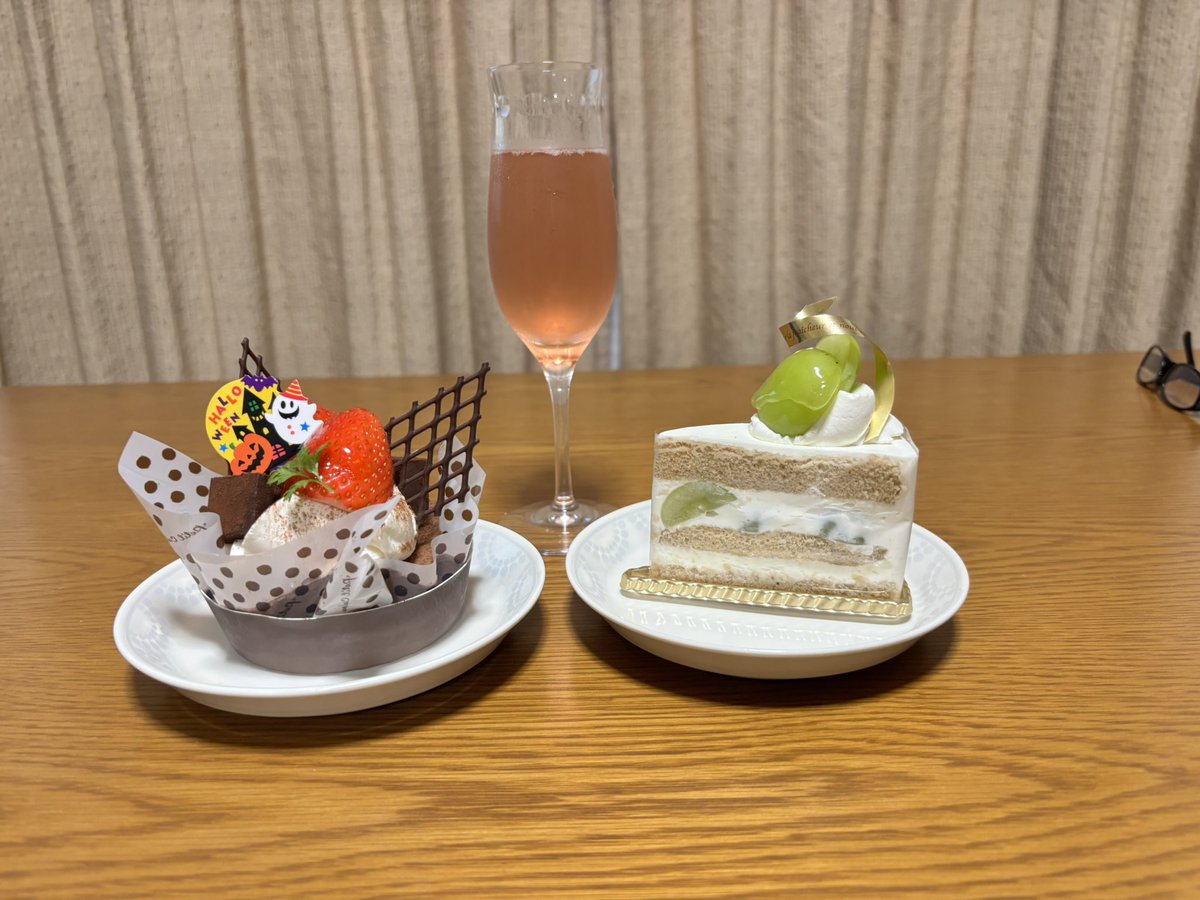 h_analogqueen's tweet photo. 今日はとても幸せな1日でした✨️いいねやメッセージありがとうございました🙇‍♀️
母が旅立った年齢に追いついてから初めての誕生日はなんだか感慨深かったです。母の分までこれからも後悔しないように日々楽しく過ごしていけたらと思います😊 https://t.co/9oVDmKDeHL