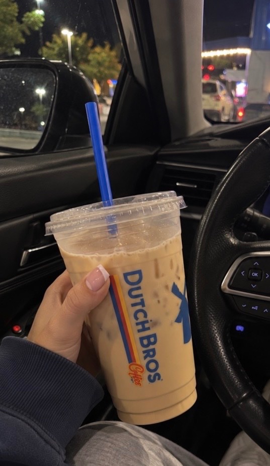 Christirr8787's tweet photo. I guess it’s time to work since there’s more scammers on here than there are actual real daddies lol https://t.co/Wm7MclHsGZ