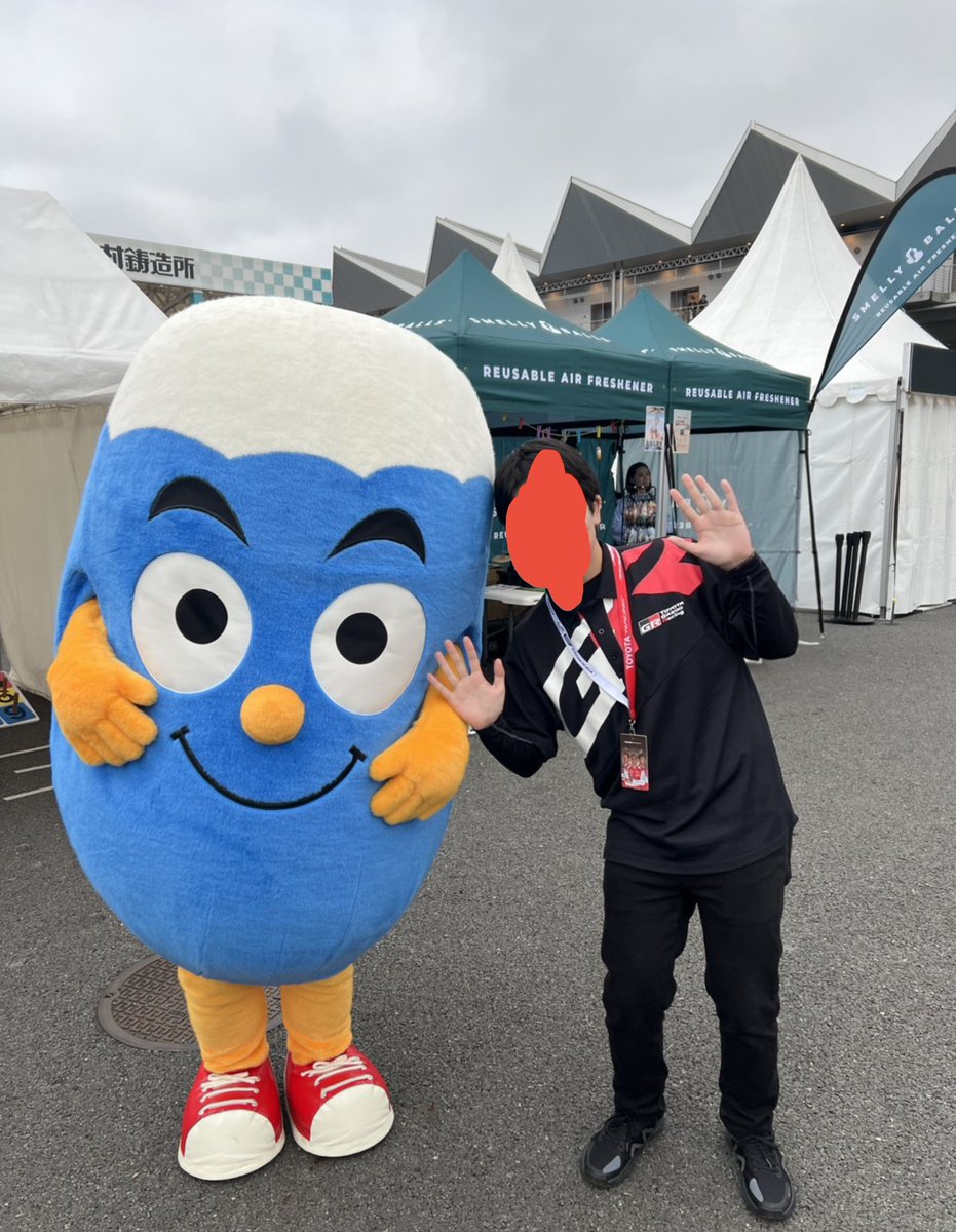 1569512LaF's tweet photo. #wecjp
静岡のご当地キャラ「ふじっぴー」と写真撮影 https://t.co/UFPQAKWyNi