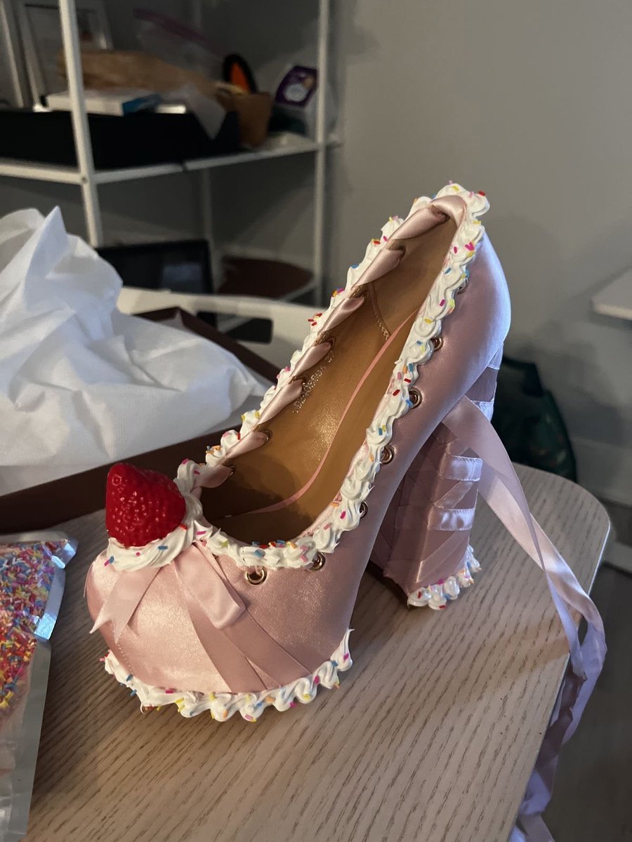 virtualh3arts's tweet photo. 🧁🍰♡ https://t.co/NjDTY8CQC4