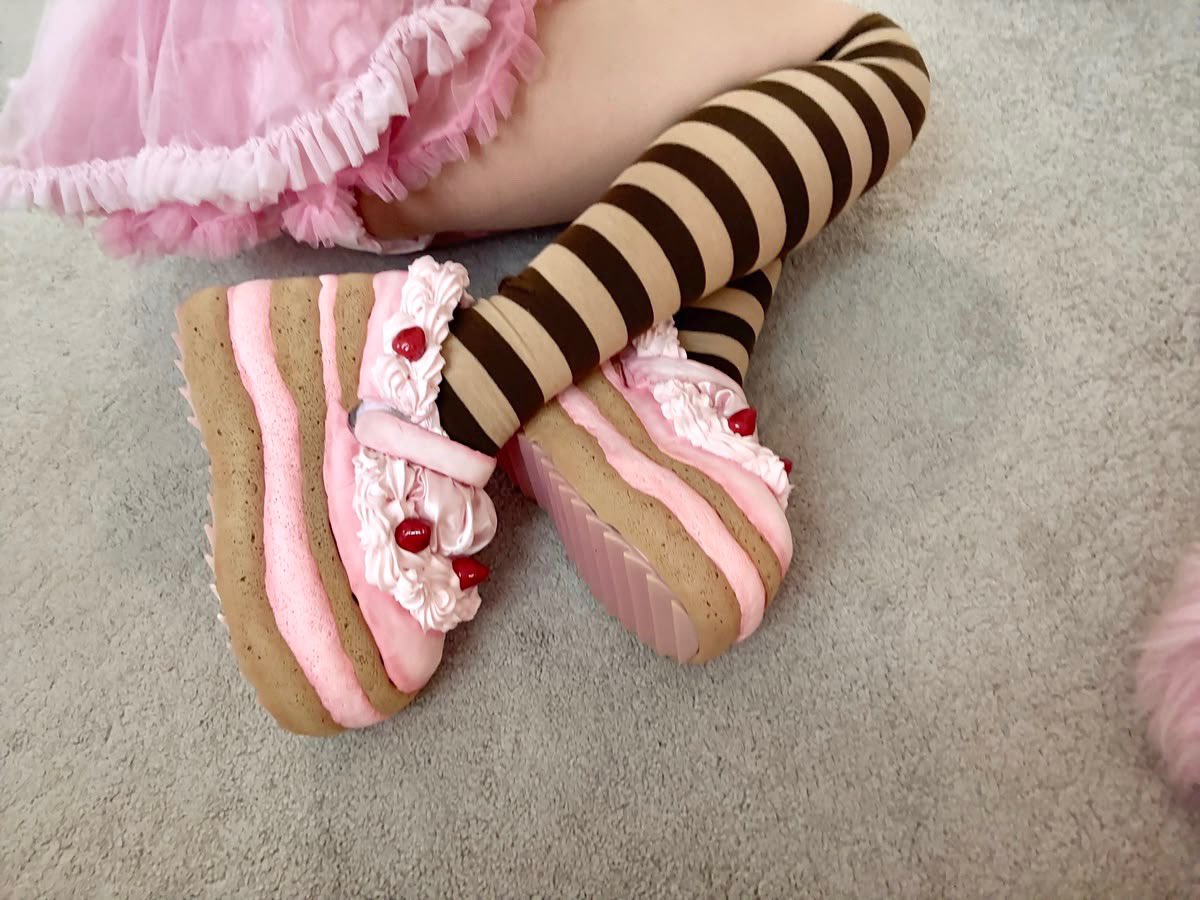 virtualh3arts's tweet photo. 🧁🍰♡ https://t.co/NjDTY8CQC4