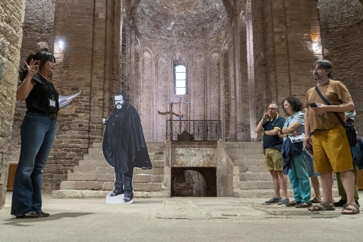 patrimonigencat's tweet photo. 🏆 La visita guiada 'Orson Welles i el Castell de Cardona' ha rebut el guardó Screen Tourism Initiative als Travel Film Awards.

La proposta recorre els escenaris del rodatge de 'Campanades a mitjanit'.

Aquest dissabte, nova visita de pel·lícula! 👉 https://t.co/Qkyg3bnTS4 https://t.co/IBLKk36UQ8