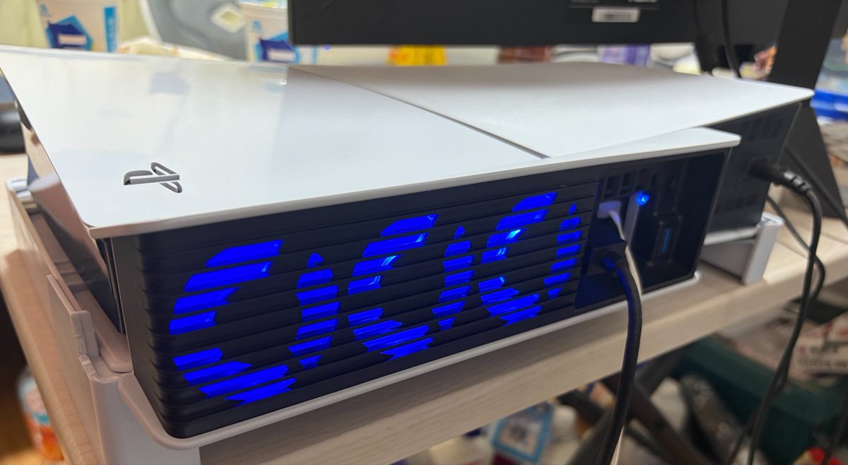 Sakuya75_75's tweet photo. PS5 冷却ファン買った！ゲーミングPCみたい https://t.co/6yUCaJhkSL