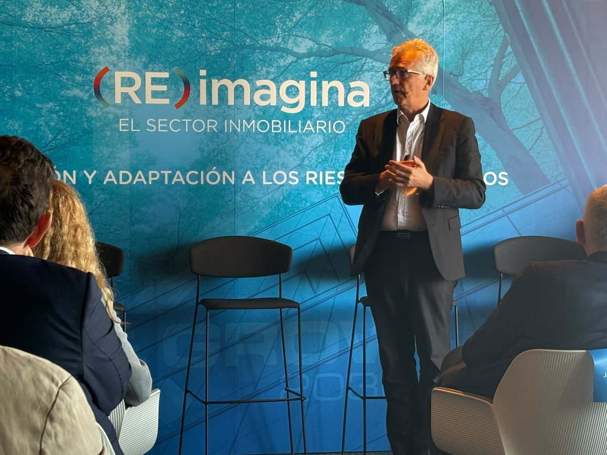 SaintGobainES's tweet photo. Hoy celebramos “(RE)imagina el sector inmobiliario”, sobre regulación y adaptación climática. Jean‑Luc Gardaz abrió la jornada. Ignacio Fernández (@Arup) abordó los retos de adaptación y Pascal Eveillard compartió la visión de Saint-Gobain.
 
#REimaginaConSaintGobain https://t.co/kOzklEtP2k