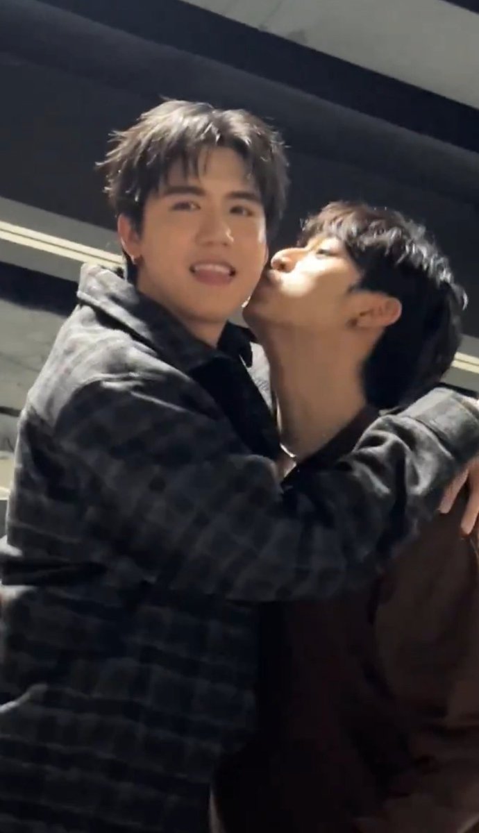 emy_chan_13's tweet photo. É... realmente eles parecem BEMM tristes mesmo como couple é de partir o coração :(( https://t.co/0p8FYRENS7
