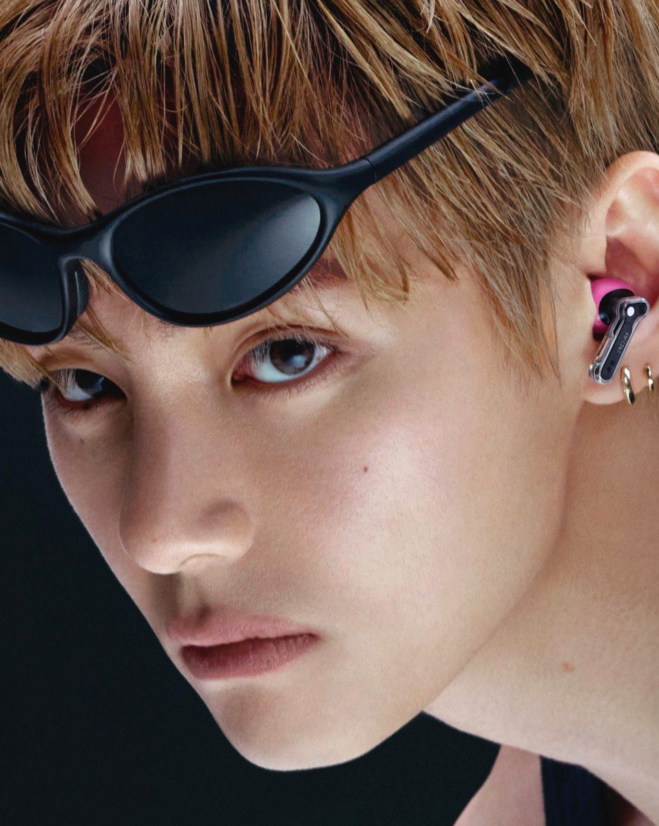 veya4thv's tweet photo. can't stop staring #taehyung https://t.co/Ti9qeoED8r