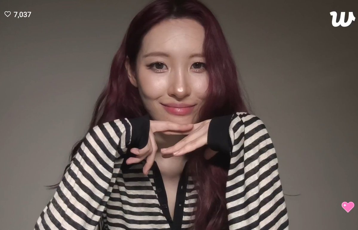 miki3737's tweet photo. 260929 Sunmi Weverse Live 

💜💜💜

#SUNMI #선미 https://t.co/ftLvro6t5h