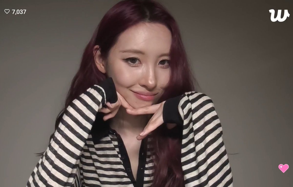 miki3737's tweet photo. 260929 Sunmi Weverse Live 

💜💜💜

#SUNMI #선미 https://t.co/ftLvro6t5h