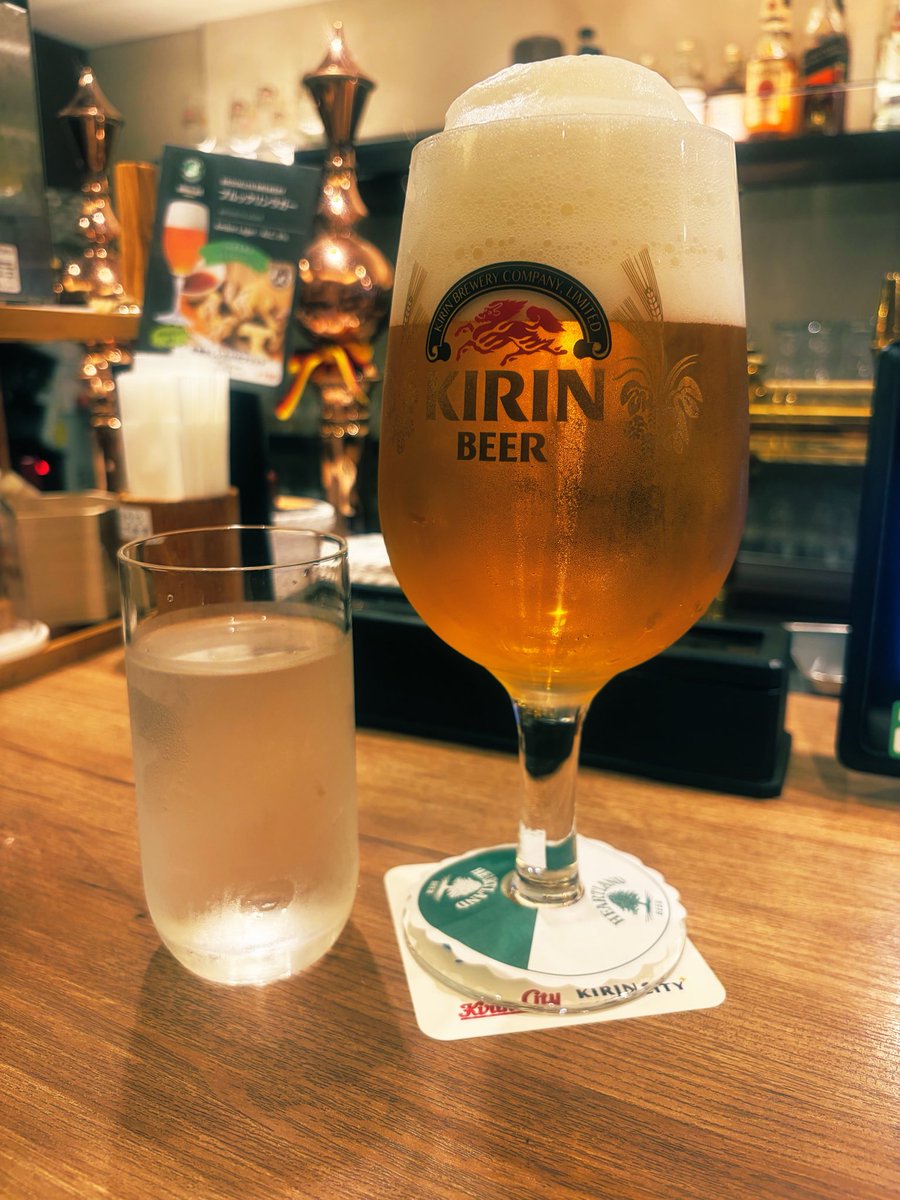 damfuku's tweet photo. いやあ、やっぱりライブって良いなぁ〜。おそらく何だかんだ一生ヴィジュアル系大好き🥺

それと前に悪魔の恋愛診断展も行って雨だったけど充実した1日になったー！ https://t.co/Ct7nGenW02