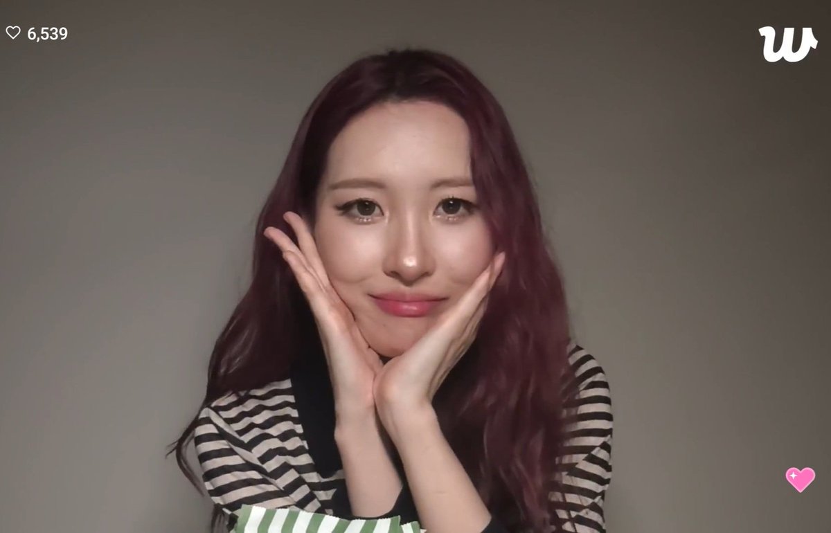 miki3737's tweet photo. 260929 Sunmi Weverse Live 

💜💜💜

#SUNMI #선미 https://t.co/ftLvro6t5h