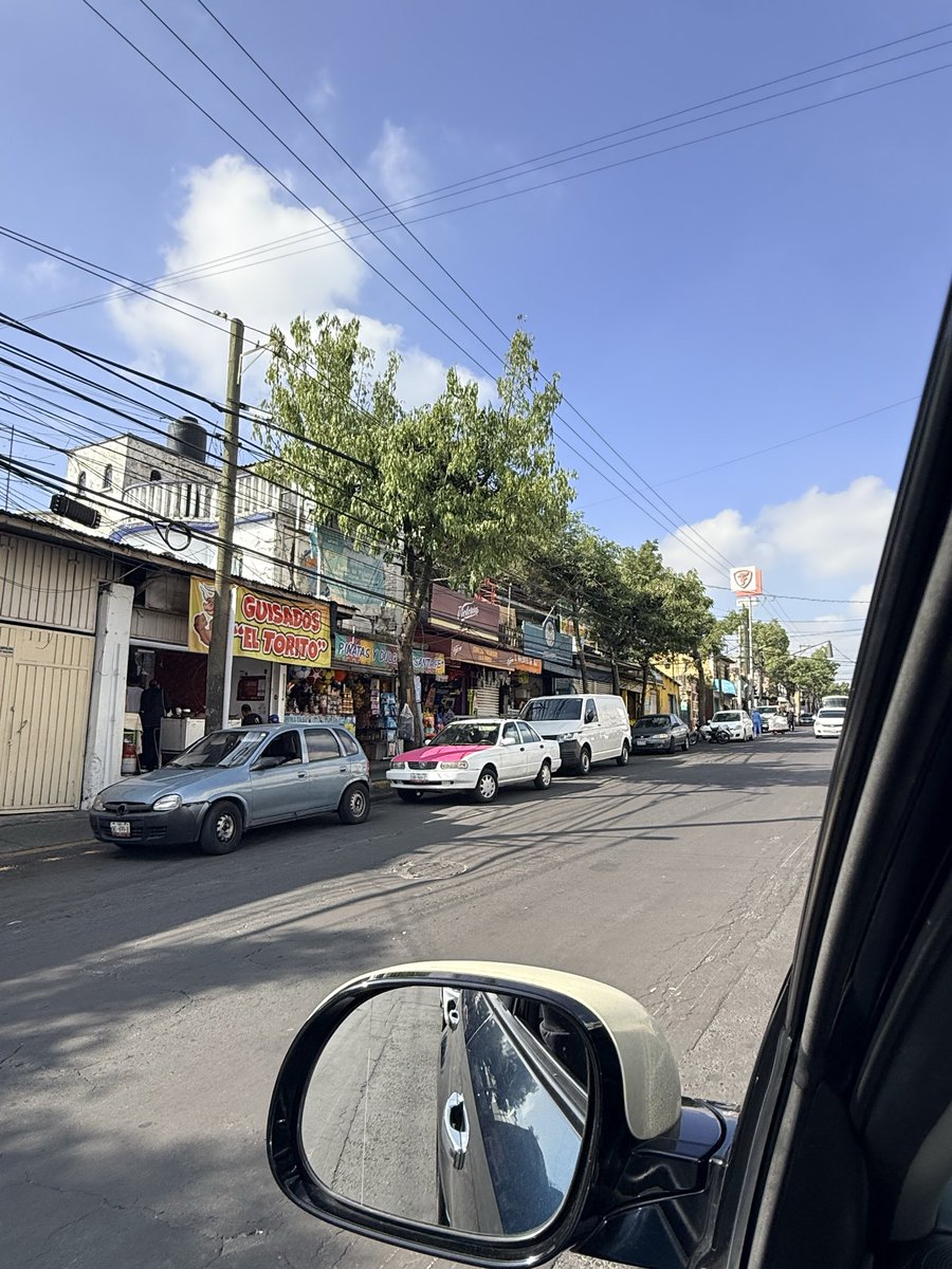 aldohn81's tweet photo. @shenglonSantaFe @IBM @AlcaldiaAO @LopezCasarinJ @LaSEMOVI @UCS_GCDMX @ColonosSantaFe Y los intocables de siempre, cuando serán sancionados esos autos? @AlcaldiaAO https://t.co/KaXSx1BvI7
