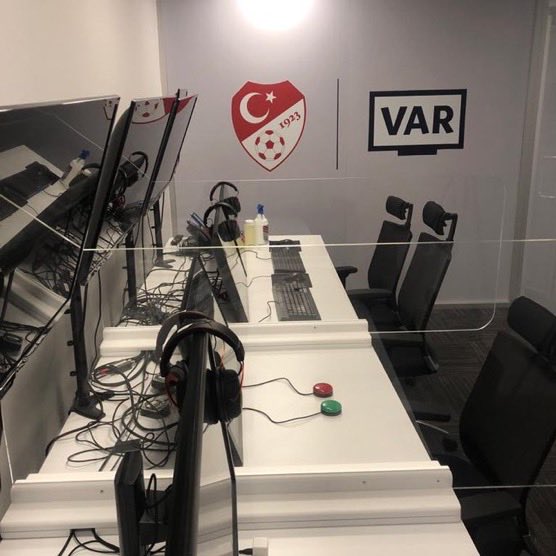 gusholderhaber's tweet photo. #SONDAKİKA İstanbul Mali Şube polisi Riva’da kamera kayıtlarını incelemeye aldı.

— Ekipler, “VAR” odaları ve hakem koridorları gibi alanların kamera kayıtlarını inceliyor. (Çağdaş Evren) https://t.co/bSSKhoz4Ge
