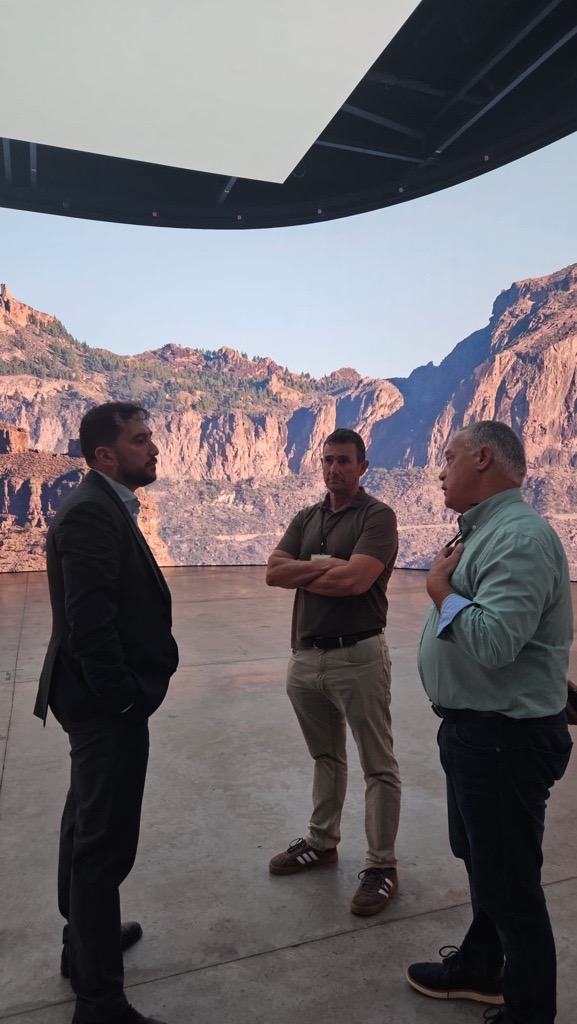 redpuntoes's tweet photo. 📍 Segunda parada.
🎬 Conocemos el proyecto Digital Crea Gran Canaria – Estudio Virtual XR para descubrir nuevas posibilidades de creación y producción audiovisual a través de tecnologías inmersivas. https://t.co/DuG4SsJ6dE