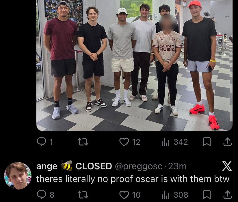 NORST4RS's tweet photo. this is the funniest thing ive seen in a while 😭😭😭😭😭😭😭😭 https://t.co/i2p4S6r8zc