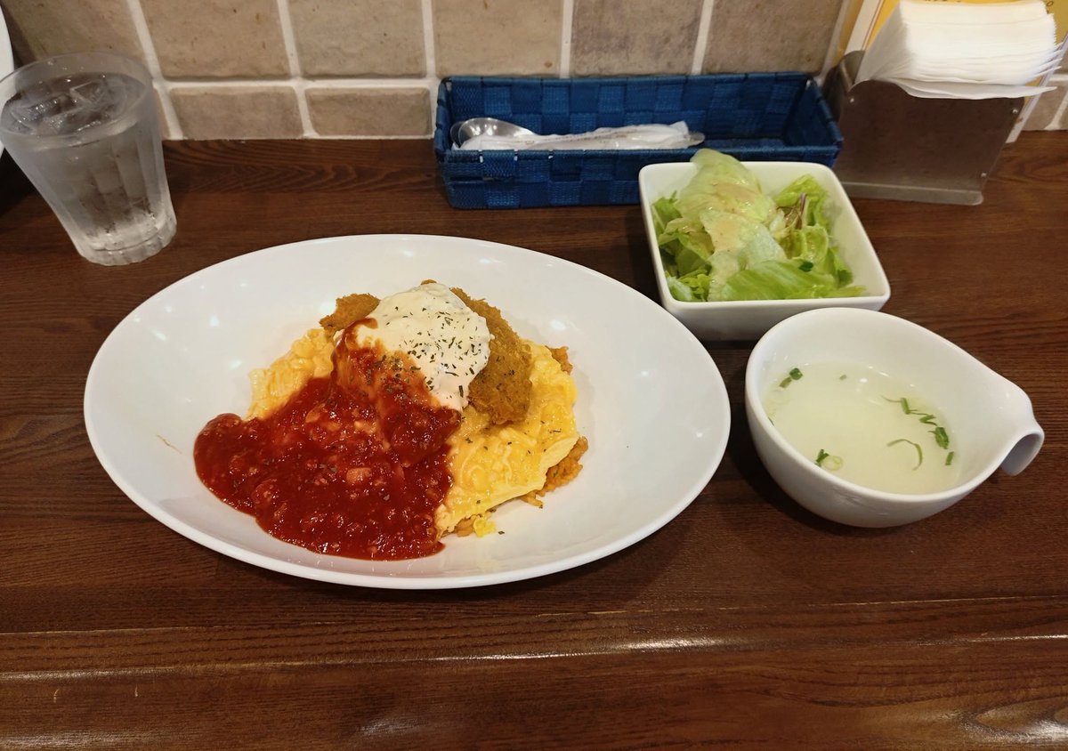 karin201620202's tweet photo. 待ち時��に初めて入った洋食店でランチ🍽️
少なめに見えましたが、しっかりお腹いっぱい🥚🥗
とてもおいしかったです☺️

#ランチ
#お腹いっぱい
#おいしい
#初訪問 https://t.co/a8GKxurgRb