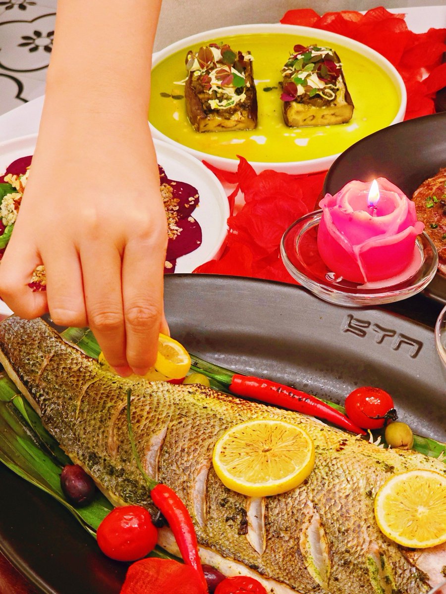 KaciFranzi's tweet photo. [Cena de Navidad especial en nuestro restaurante! Pavo relleno, turrón casero y más sorpresas para disfrutar con los tuyos  Reserva ya tu mesa!]， https://t.co/xgZLmYQPrf