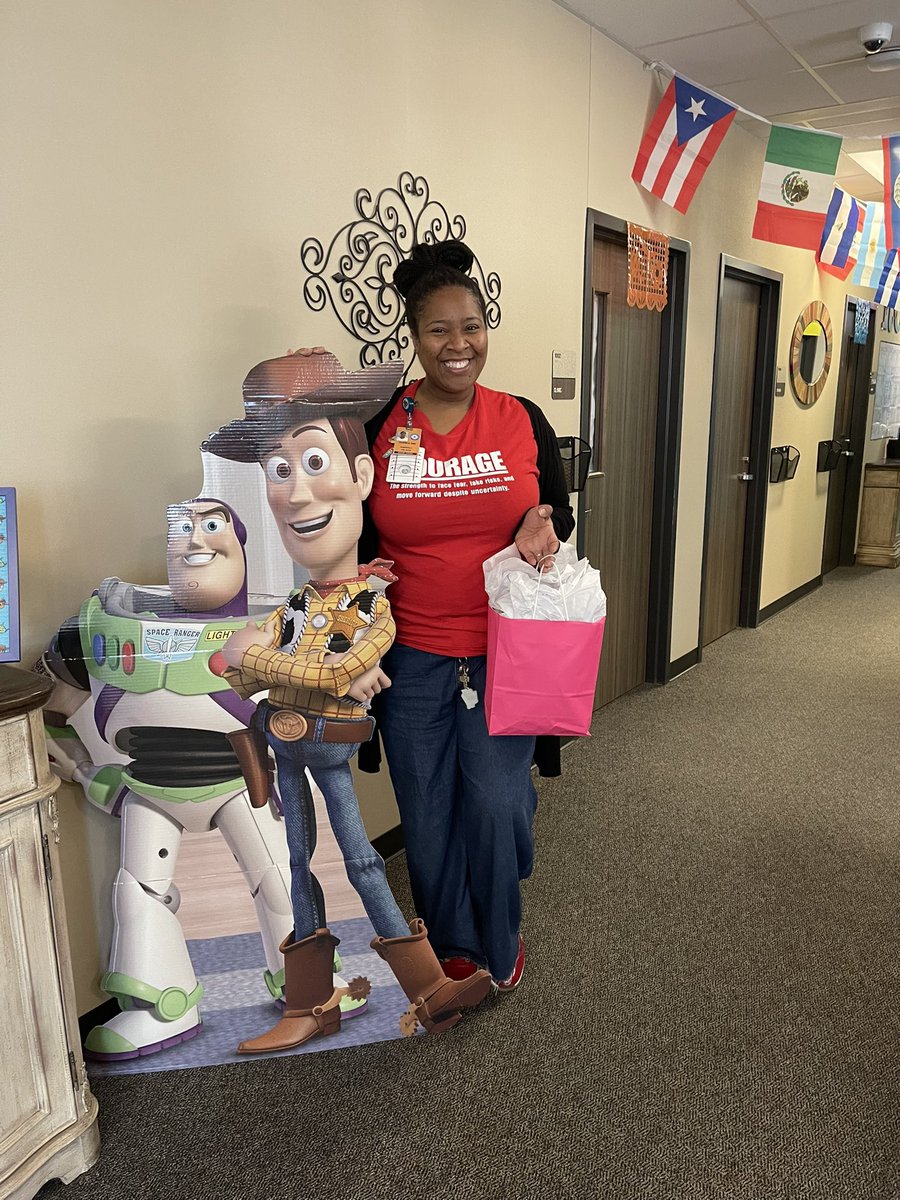 HumbleISD_RCE's tweet photo. Mrs. Nelson is our Digital Integrationist Teacher, Brand Ambassador & Campus IT.
She keeps our #cubcommUNITY connected by running our social media accounts & website.
She teaches our Cubs in the lab the latest on technology. π»
π We celebrate & appreciate all that you do!
ππ https://t.co/vrhVOp8CbQ