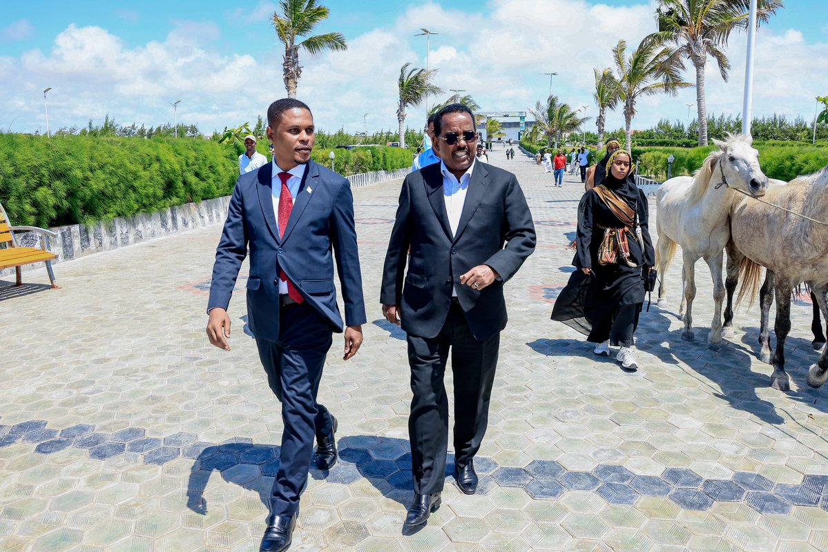 MoIFARSomalia's tweet photo. Organised by the Ministry of Information, Culture and Tourism in celebration of World Tourism Day, the Expo brings together government institutions, ambassadors and diplomatic representatives, the private sector and tourism stakeholders to showcase Somalia’s tourism potential, rich cultural heritage and arts, while highlighting opportunities for the growth and development of the country’s tourism sector.