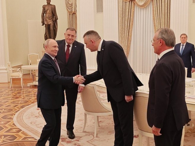 minic_savo's tweet photo. Велико је задовољство састати се са предсједником Руске Федерације Владимиром Путином. Наш народ зна колико нам значи пријатељство, међусобно поштовање и подршка Русије у тешким временима. За мене је овај сусрет и част и одговорност да истрајемо у заштити интереса Републике Српске.